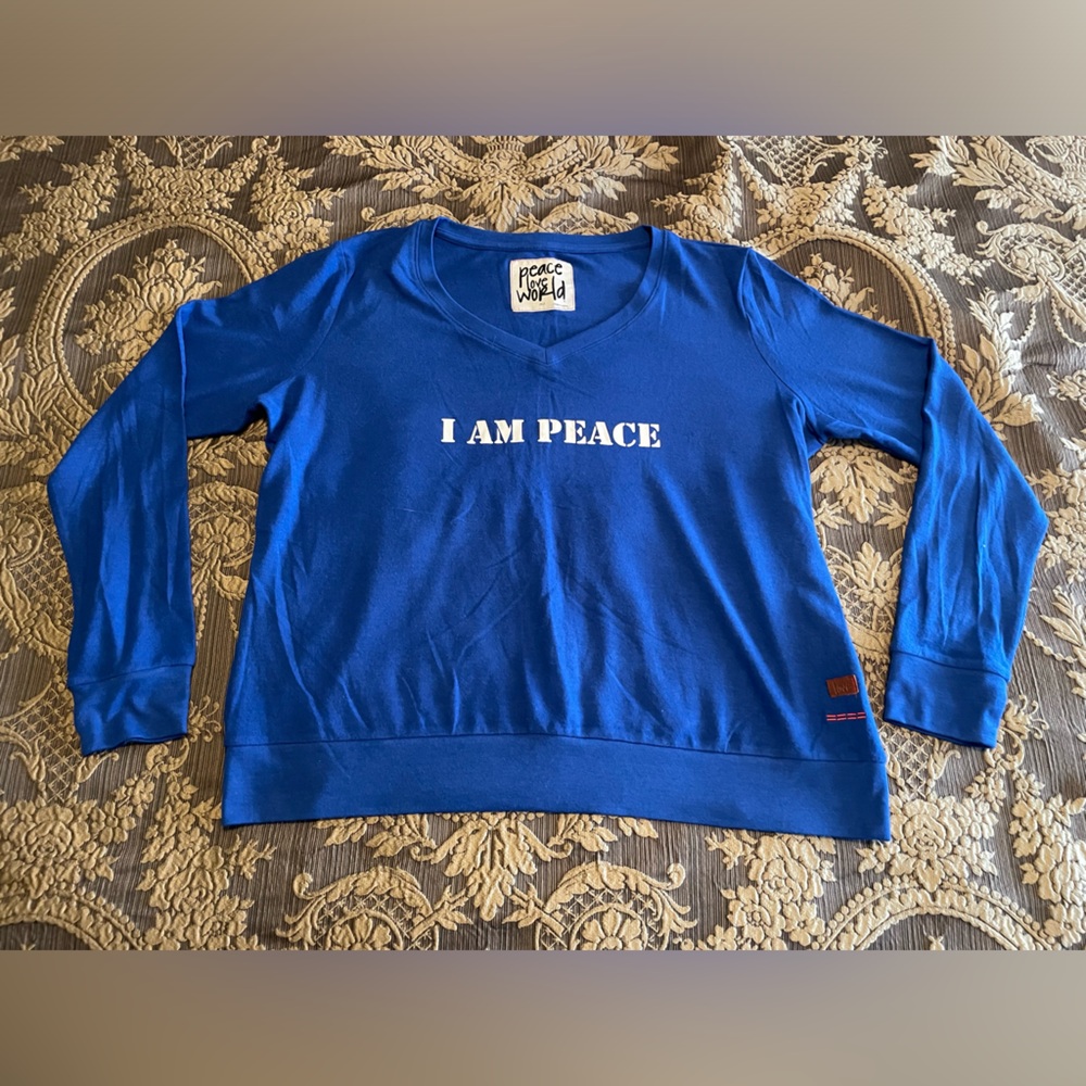 Peace Love World Size M/L Comfy Raglan Long Sleeve Script Blue Great Condition!